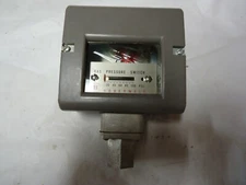 HONEYWELL C447A10151 GAS PRESSURE SWITCH "NEW" 1/2" PIPE