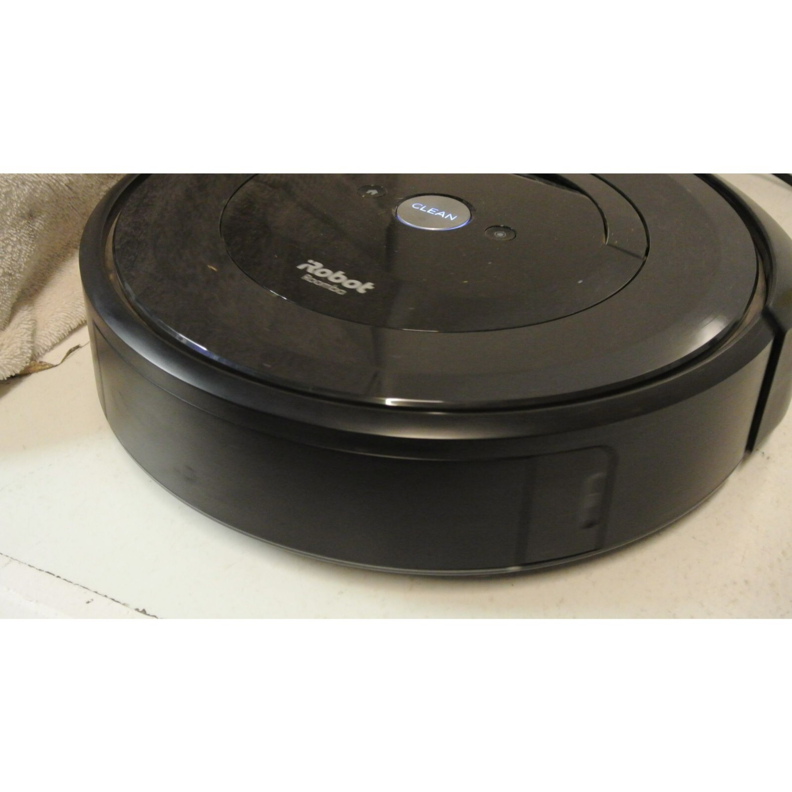 Robot Roomba Vacuum e5 Runs but selling as parts eBay