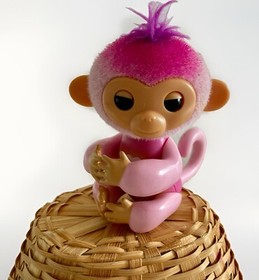 Fingerlings Interactive Pink Baby Monkey Heart Light Harmony Touch Reacts Sounds
