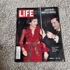 LIFE MAGAZINE - February 12 1971 - Jaqueline Kennedy Onassis / Jackie Watching