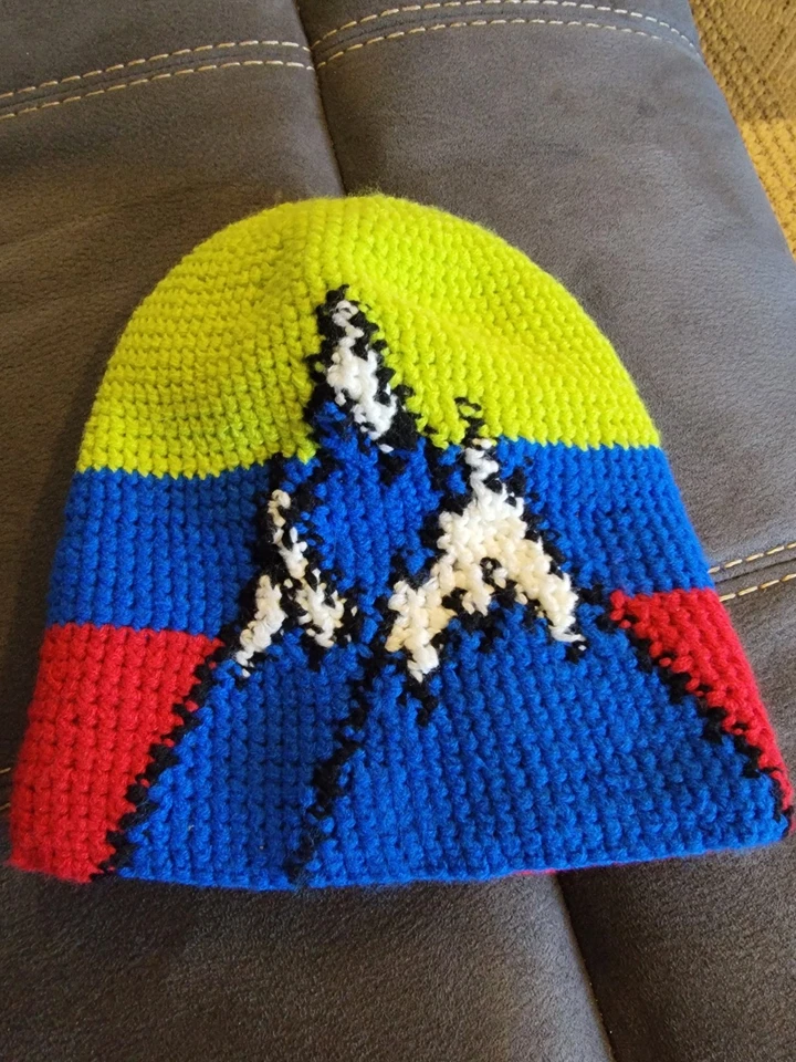 Gorro Dakine 3 Colores Plus Diseño Montaña En La Espalda Talla Única Foto 3 de 4