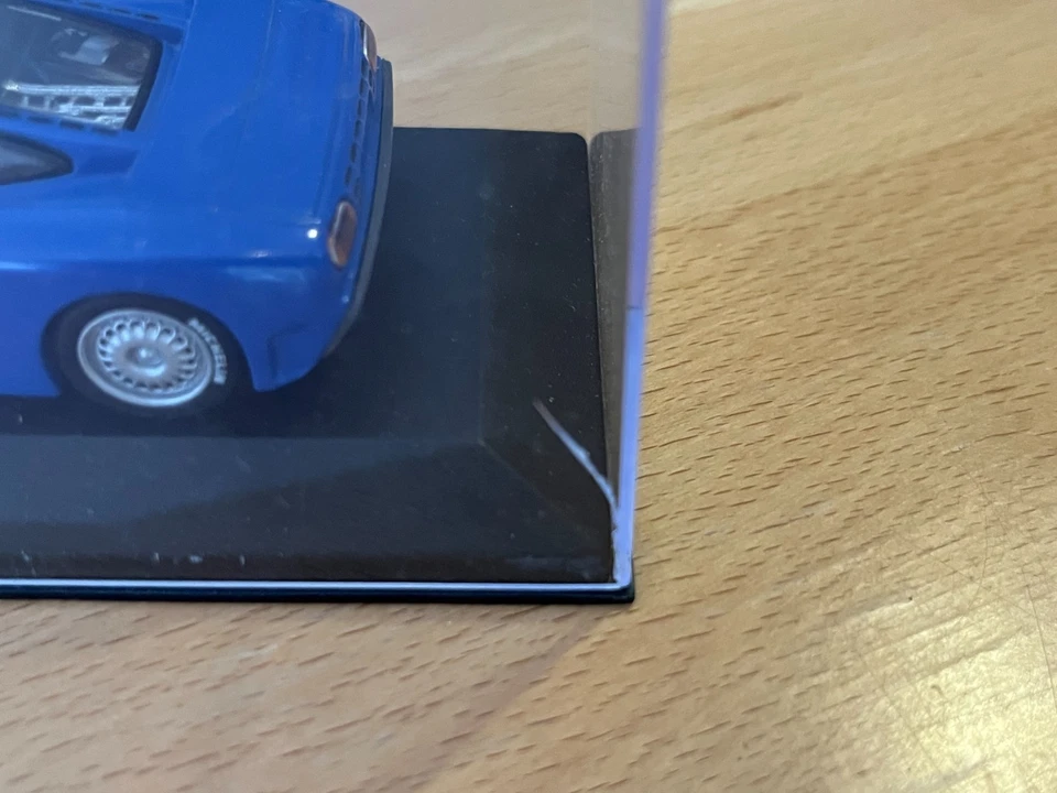 1/43 Minichamps Bugatti EB110 road car blue diecast MIB - Image 3 of 4