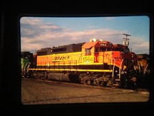14111 VINTAGE Train Engine Photo 35mm Slide BNSF 1564 SD38-2 PASCO WA 4-29-16
