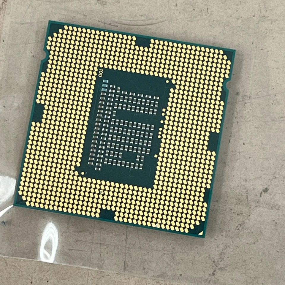 Intel Core i3-3220 3rd Generation 3M Cache 3.30 GHz Desktop Processor Untested - Image 2 of 3
