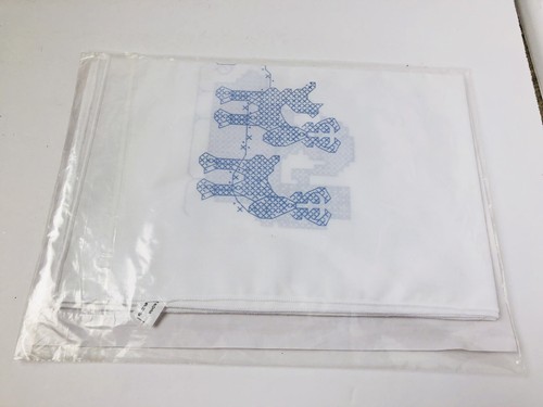 Herrschners Santa And Reindeer Dresser Scarf 542521 Cross Stitch Pattern - Picture 2 of 2