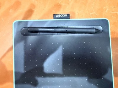 Wacom Intuos Wireless Graphic Tablet, SMALL  CTL4100WLE0  Pistachio