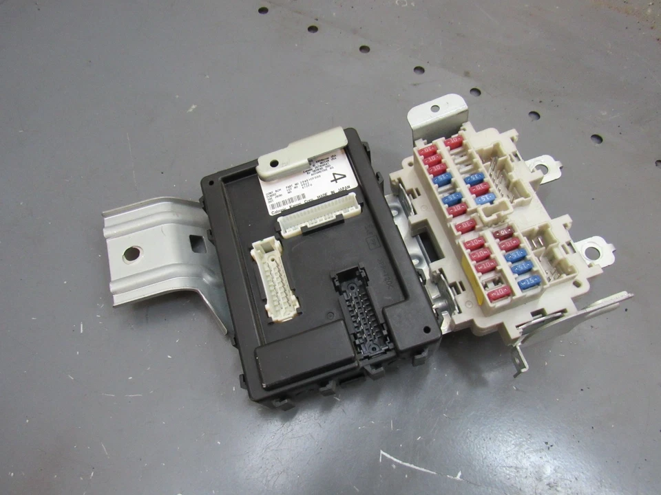 Panel de fusibles interior módulo de control de carrocería Nissan 350Z 2003-2006 OEM Foto 2 de 4