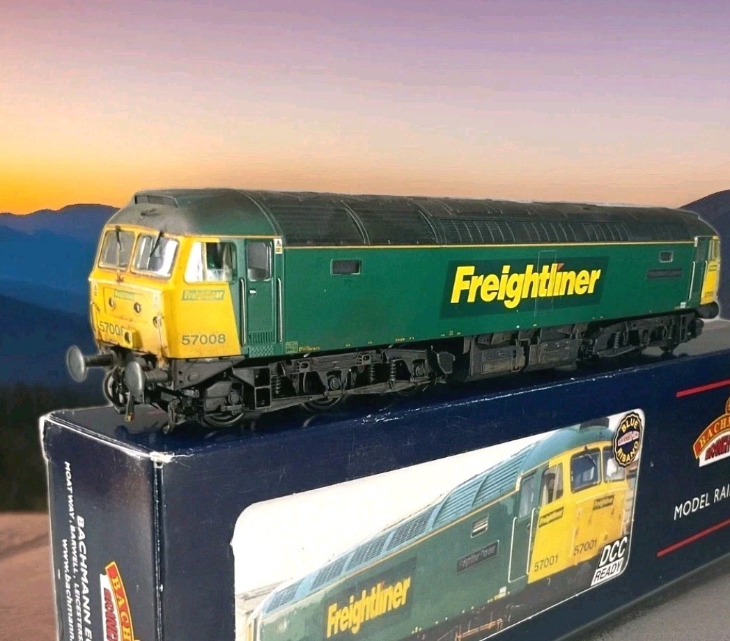 Boxed Bachmann DCC 32-750 Class 57/0 Freightliner Explorer 57008 Diesel Loco OO