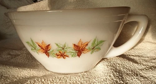 Vintage Federal Maple Leaf Batter Bowl mixing bowl 7.5" dia.