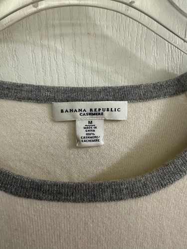 Vintage New Banana Republic women Gray and Cream 100% Cashmere Sweater Size Med, $24.89 - Photo 2
