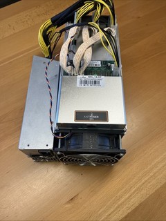 Bitcoin Miner Antminer S9 i 14 THs mit BRAIINS OS