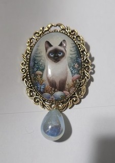 Handcrafted Artisan siamese cat Glass Cameo Brooch