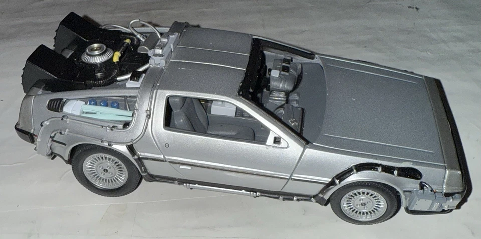 Back to the Future Delorean 1:24 Welly Model Car BTTF 2 Movie Time Machine RARE - Image 3 of 4
