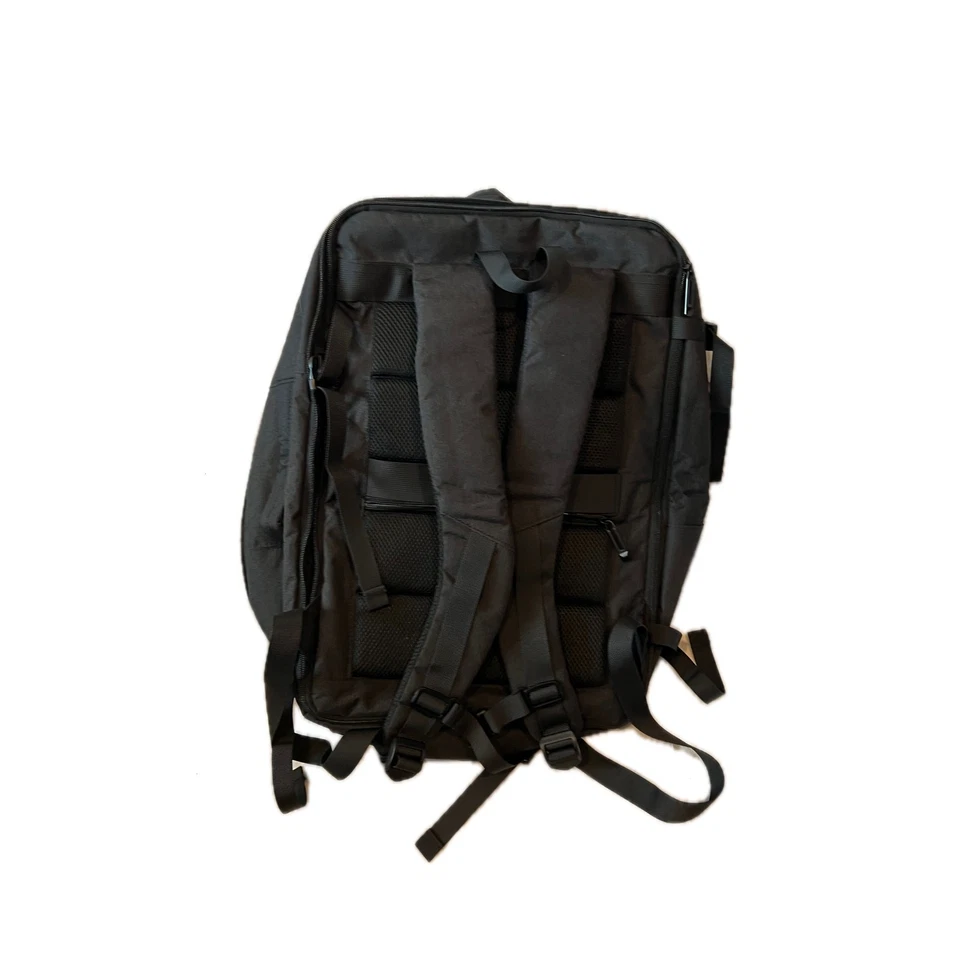 Mochila de carga acolchada negra Target Charging Clamshell Foto 2 de 4