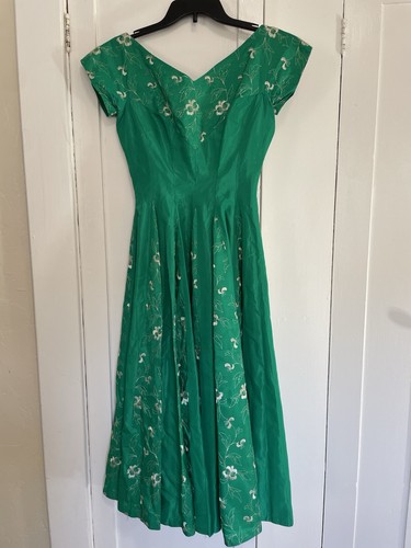Lorrie Deb 1950s Taffeta Dress Sweetheart Neckline White Floral Embroidery