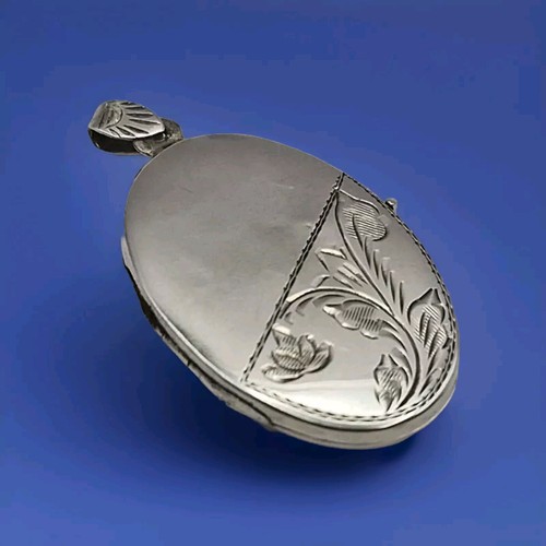Vintage Sterling Silver Oval Locket with Scroll Engraving - Picture 2 of 17