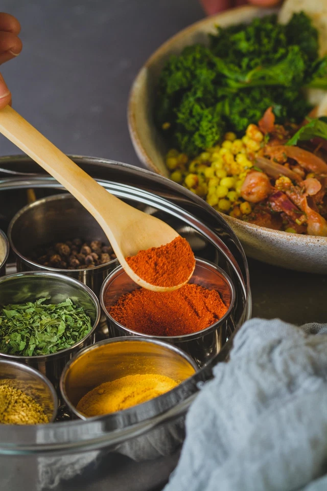 Kitchen World of Flavours Masala Dabba Spice Box Set de Rangement avec 7 Cont... - Photo 4/4