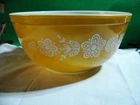 VINTAGE Pyrex # 403 Butterfly Gold Mixing Bowl 2 1/2 Quart 2.5 QT Yellow