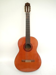 Yamaha C40 Classical Acoustic Guitar 4/4 with Gig Bag