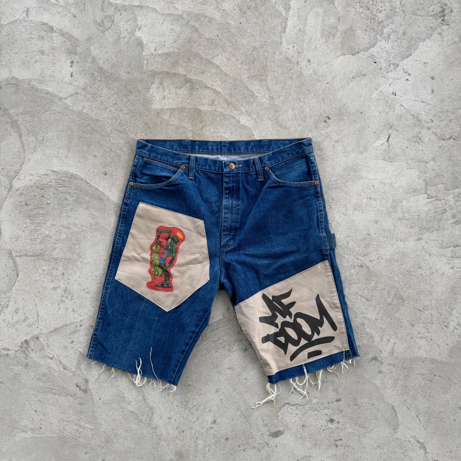 Wrangler Rap Y2K Cargo Shorts Size L
Opens in a new window or tab