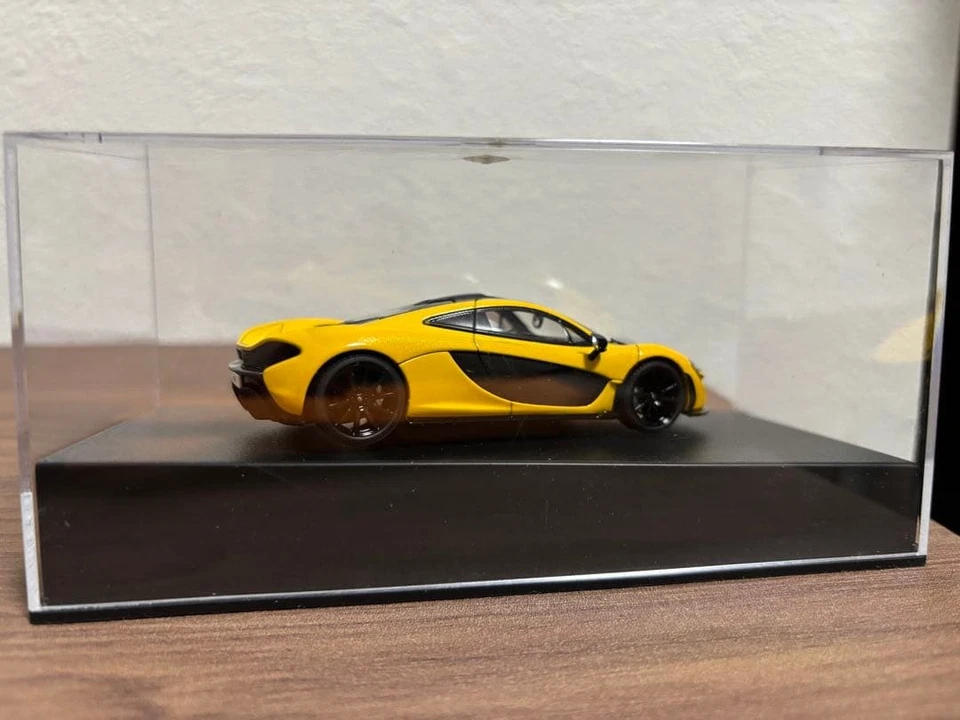 Modellino mini auto AUTOart McLaren P1 1/43 giallo con vetrina nuovo - Immagine 3 di 4