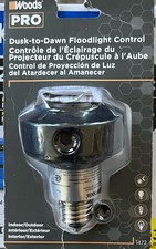 Enchufe de control de reflector para exteriores Woods 1472 con sensor de luz fotocélula negro