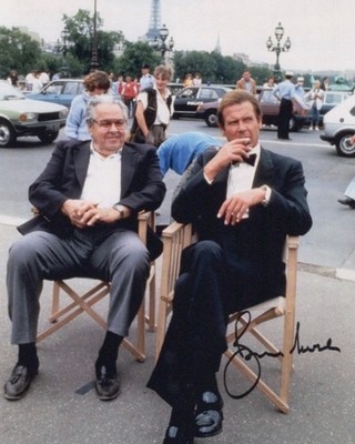 ROGER MOORE AS JAMES BOND ON SET PHOTO WITH ALBERT BROCCOLI
