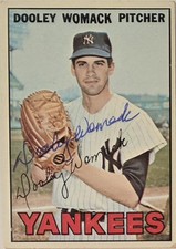 1967 TOPPS Dooley Womack Auto Card #77 New York Yankees Vintage Baseball Signed 