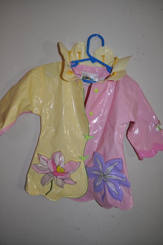 SUPER CUTE Kidorable Children's Lotus Flower Rain Coat SIZE 2T - Picture 1 of 11