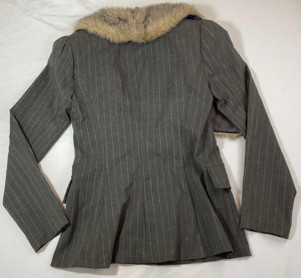 Blazer XOXO para mujer a rayas con cuello de piel sintética S Foto 2 de 3