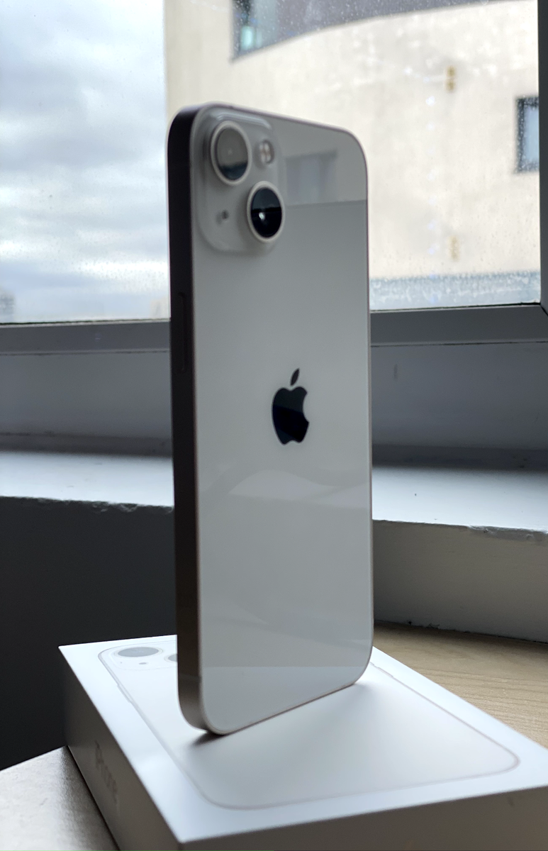 Apple iPhone 13 - 128GB - Starlight (Unlocked) - Brand new Apple iPhone 13 - 128GB - Starlight (Unlocked) - Brand new