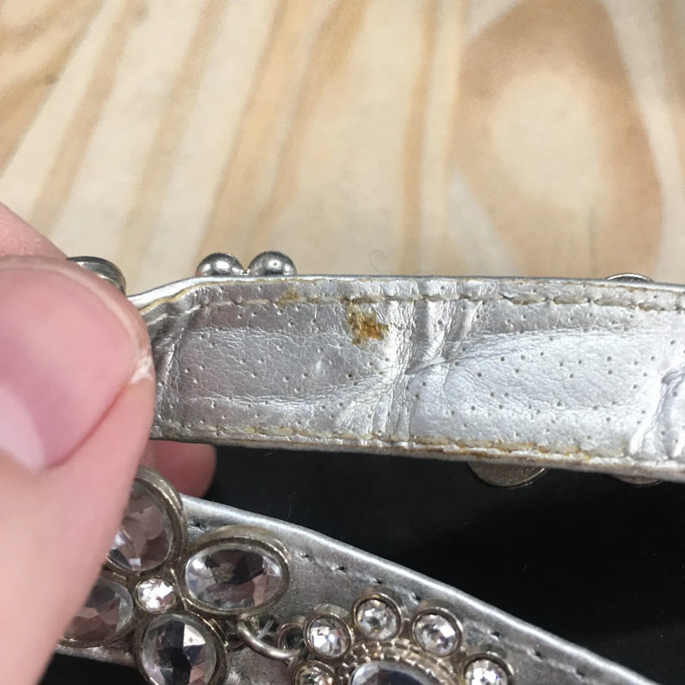 Sandalias Coconuts para mujer 8 tanga floral plateadas estrás puntera cuña cómoda Foto 4 de 4