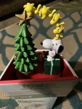 Peaunts  Light up Musical Table Piece!