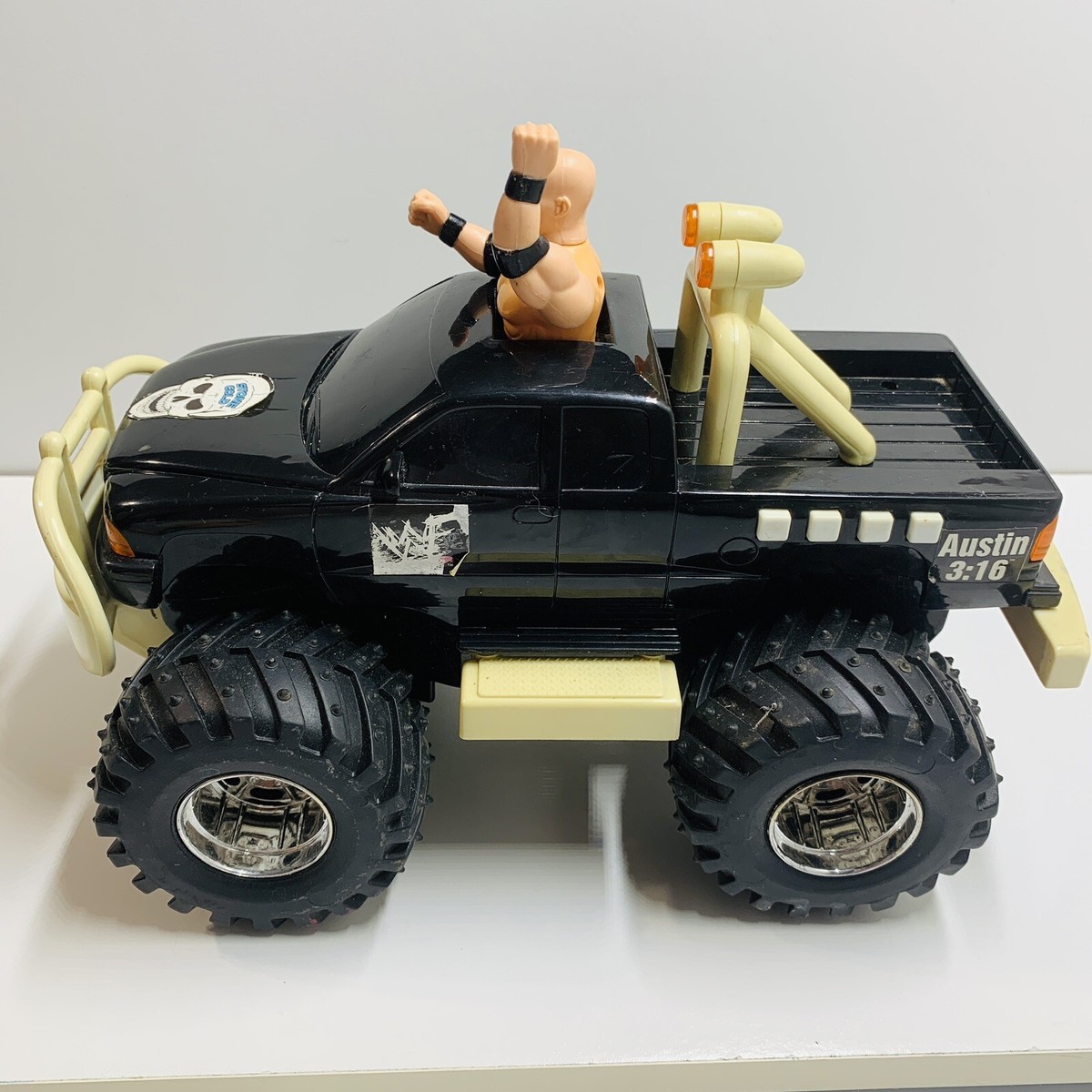 1998 Stone Cold Steve Austin 3:16 WWF Toy Monster Pickup Truck