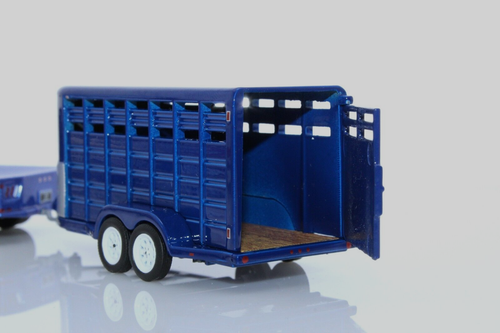 Blue Livestock Animal Horse Trailer 1:64 Scale Diecast Model - Picture 5 of 5