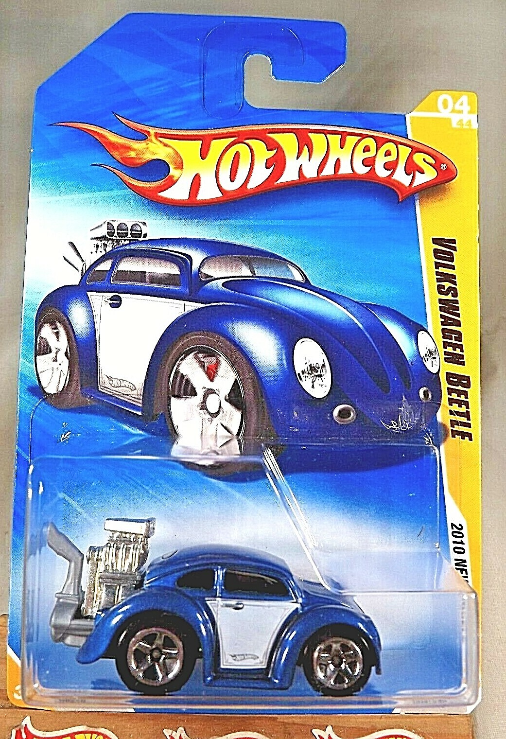 2010 Hot Wheels #4 New Models 4/44 VOLKSWAGEN BEETLE Blue Variant w/Chrome 5Sp