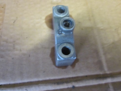 KAWASAKI ZRX 1100 ZRT10C 1997-01 NOCKENWELLE LAGERBOCK Nr. 6 GEWINDE GUT