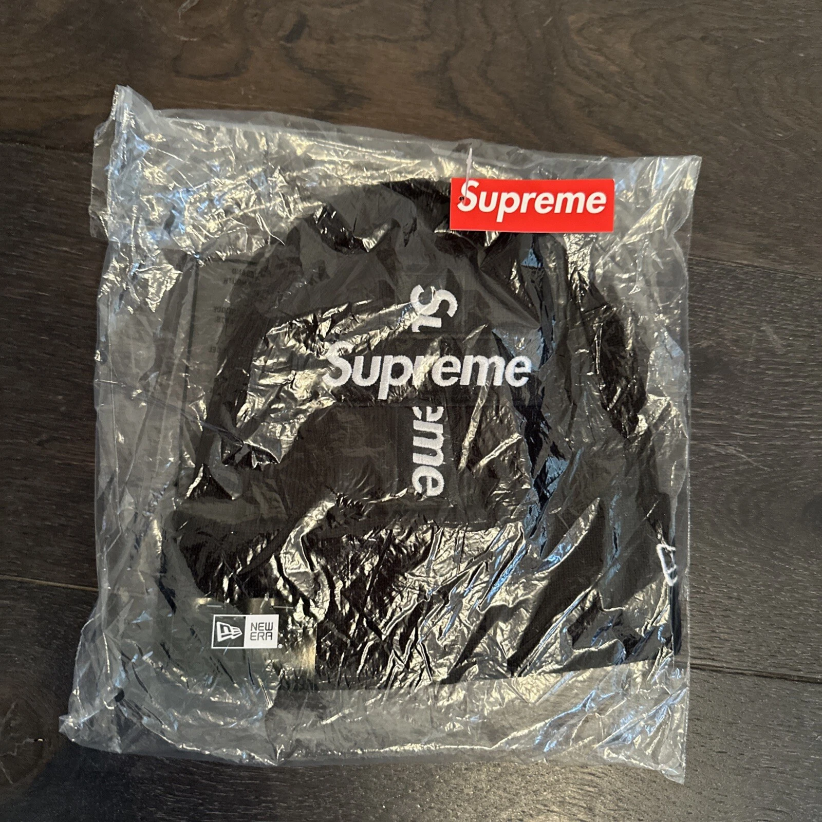 Bonnet noir Supreme New Era Cross Box logo FW20 taille unique neuf avec étiquette Noël