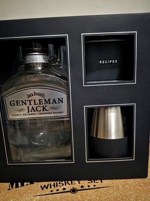 GIFT SET Gentleman Jack Jack Daniels Tennessee Whiskey Empty Bottle Original Box