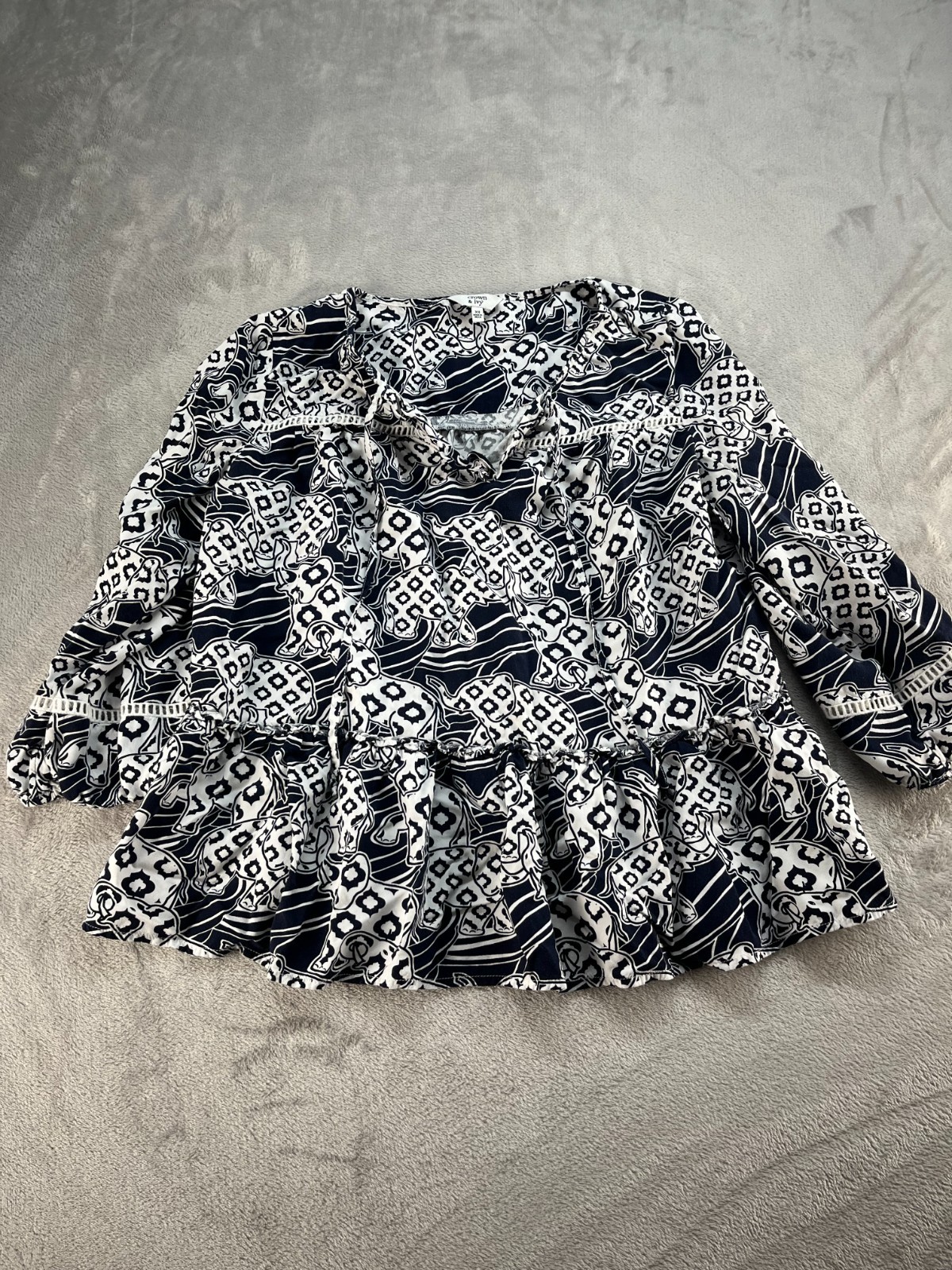 Crown & Ivy Blouse Womens X-Small Black/White Elephant Boho V-Neck 3/4 Sleeve