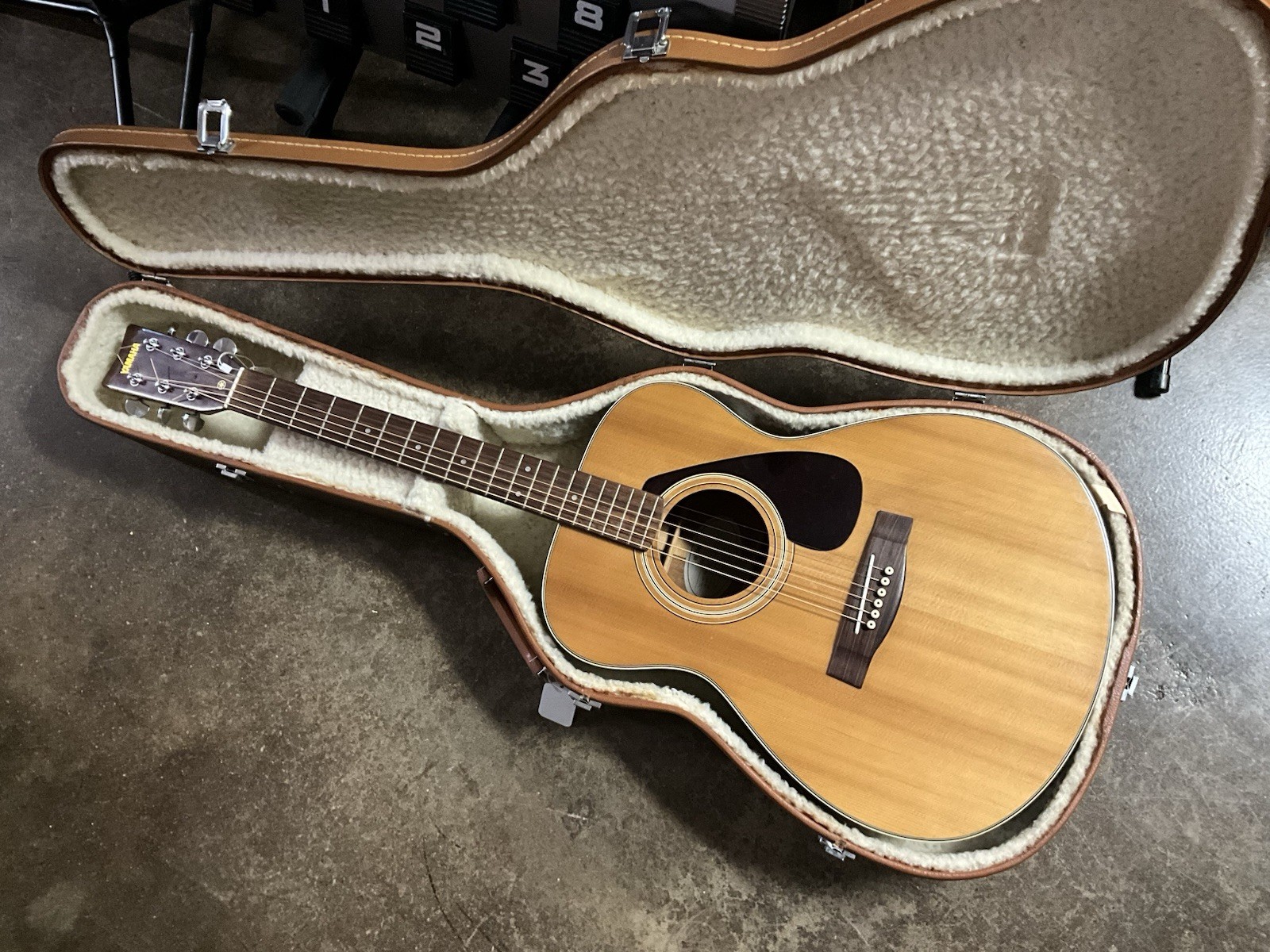 Yamaha FG331 vintage acoustic concert guitar made in Taiwan 19878-1981 excellent