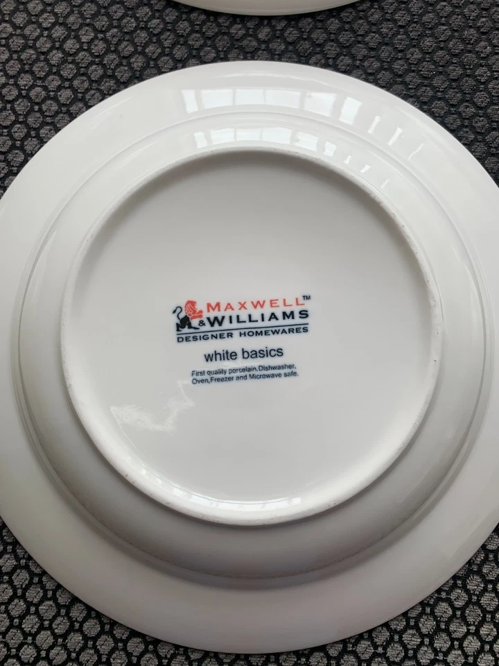 4 tazones de sopa/pasta MAXWELL & WILLIAMS WHITE BASICS 9 PULGADAS CON BORDE ONDULADO EXCELENTE ESTADO Foto 3 de 3