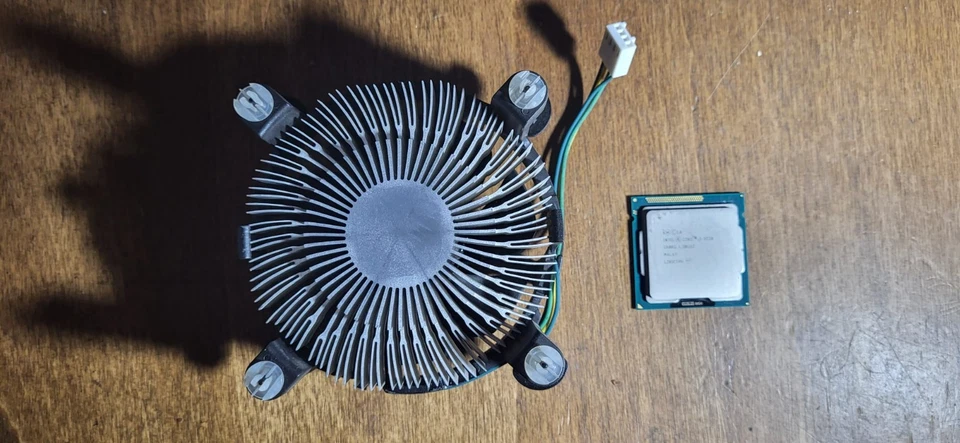 Processore Cpu Intel i3 3220 - Immagine 3 di 4