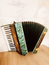 accordion for teenagers, good accordion, Soviet accordion.