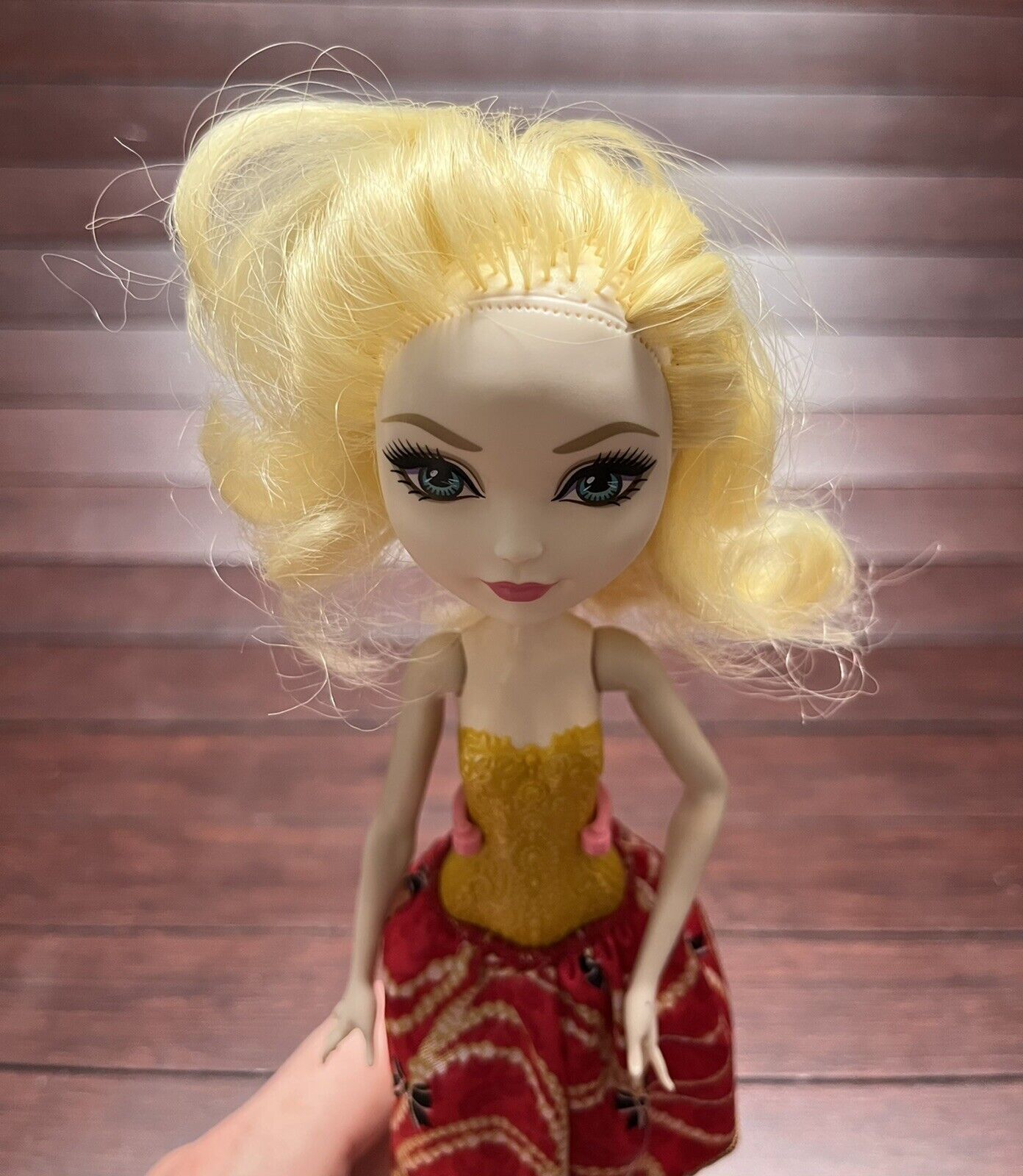 Ever After High Basic Budget Apple White. Fast Shipping