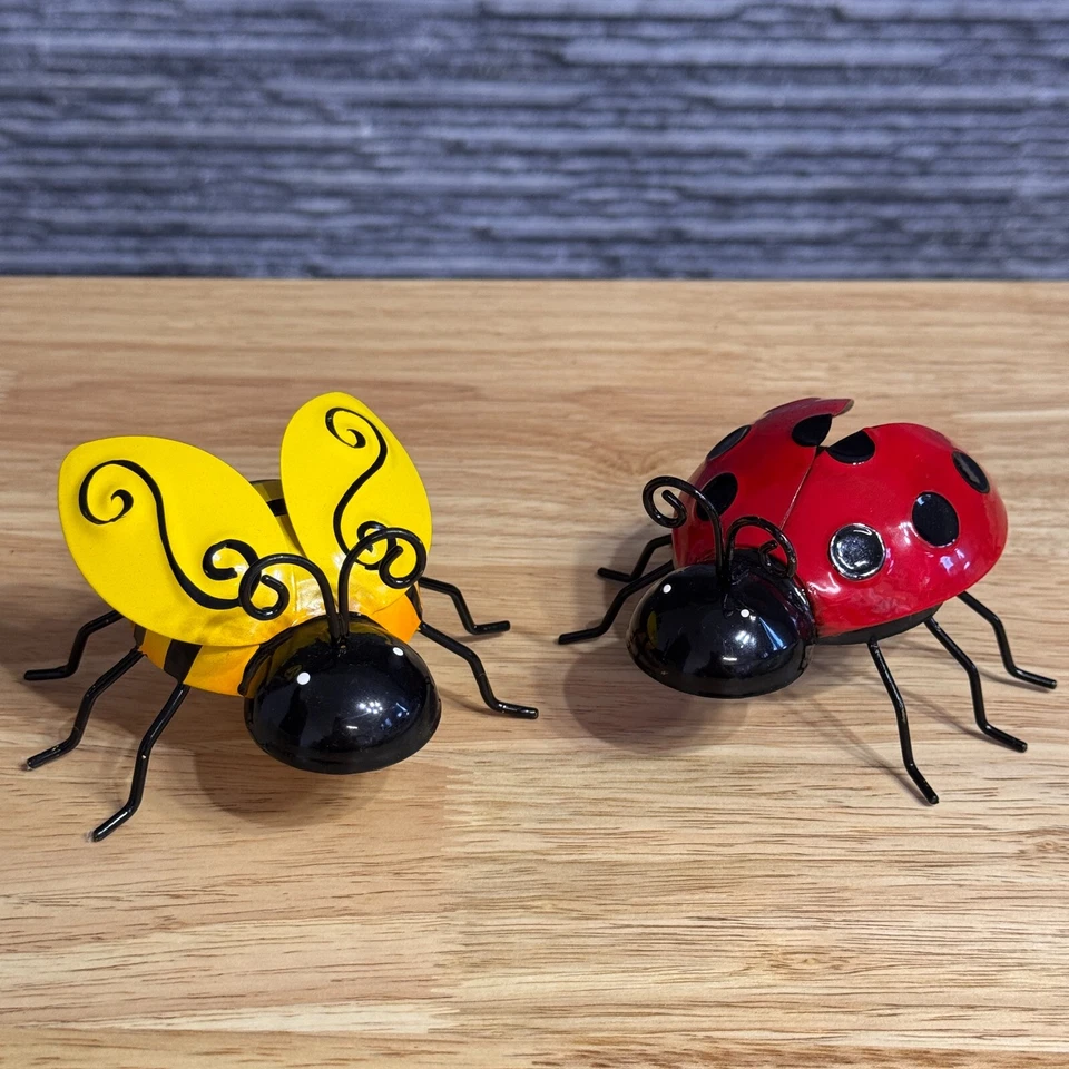 Juego de 2 esculturas de insectos de metal 4"" Ladybug abeja decoración de jardín adorno exterior Foto 3 de 4
