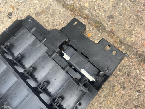 2022 RANGE ROVER VELAR L560 2017-2024 AIR SHUTTER VENT M8A28475 - Picture 12 of 16