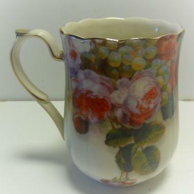 ROYAL CROWN-SYMBOL OF BRITAIN - COFFEE MUG ROSES & GRAPES PATTERN - Picture 2 of 5