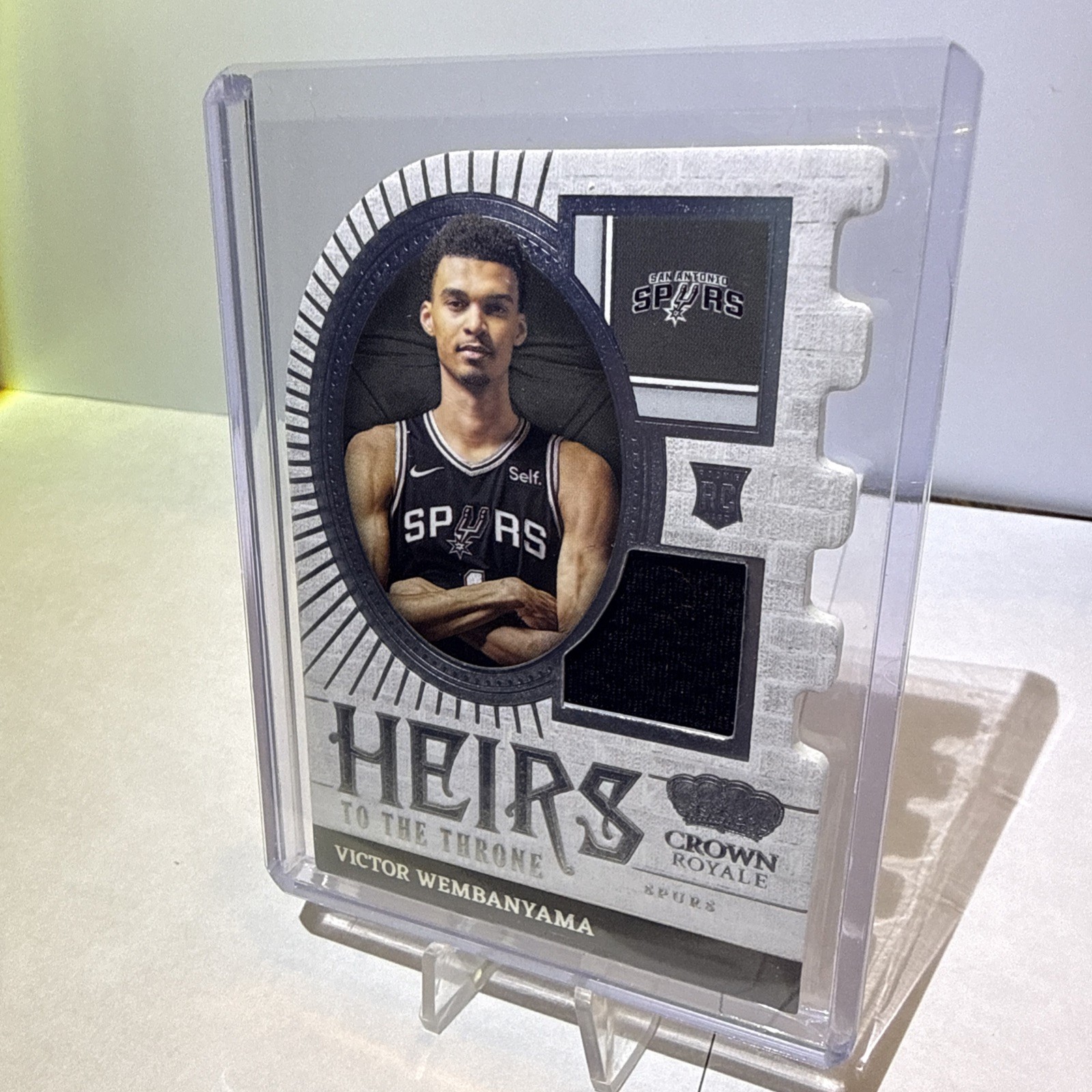 2023-24 Panini Crown Royale - Heirs to the Throne Victor Wembanyama #HT-WEM...