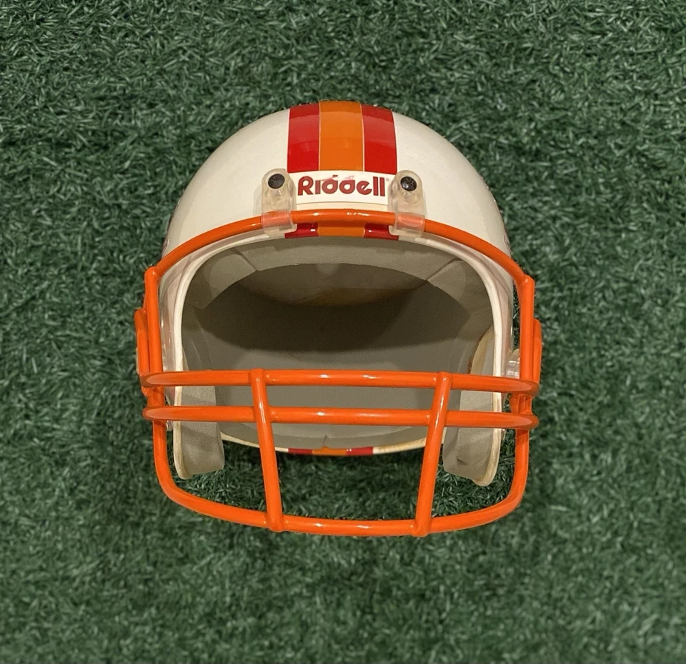 20 世纪 90 年代早期 TAMPA BAY BUCCANEERS 仿制品头盔 - 中号外壳 - 正装 — 第 2/4 张图片
